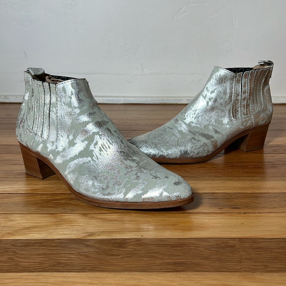Modern Vice Silver Leather Boot | Size 8